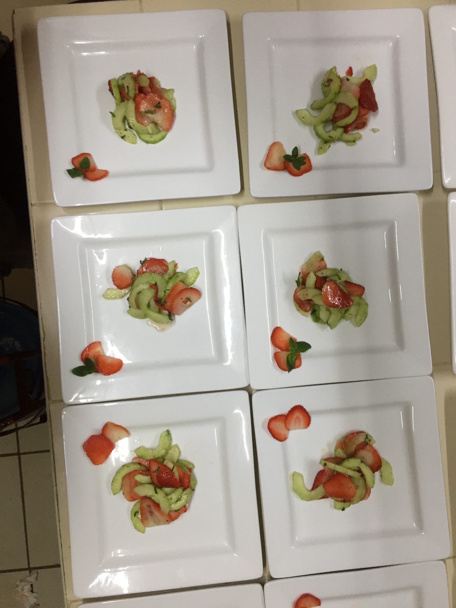 Entrées dressées prêtes à être servies