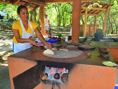 Tortillas fraîches cuites au feu de bois